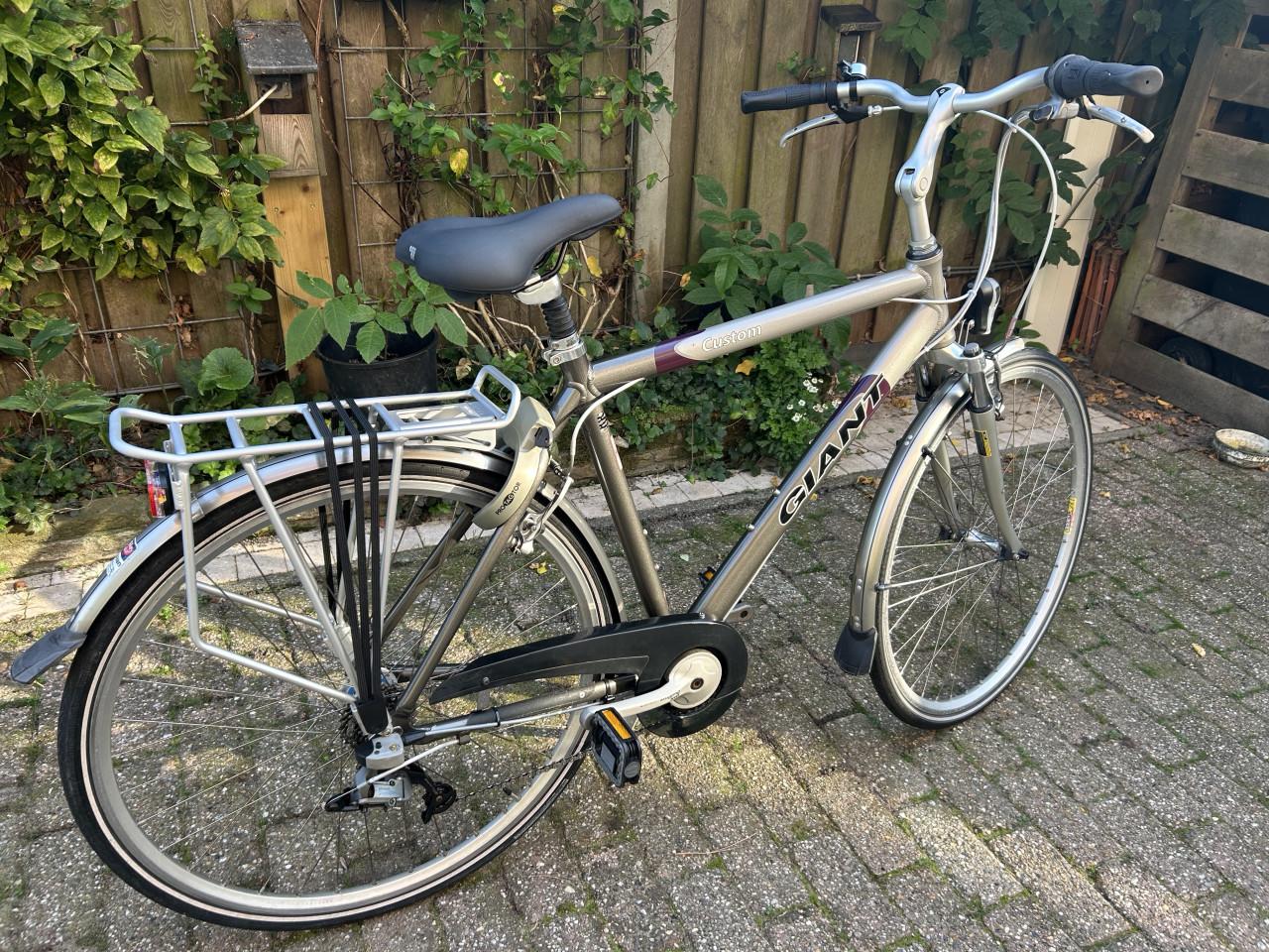 Herenfiets Giant Custom Dual Drive versnellingen. Veel nieuwe onderdelen.
