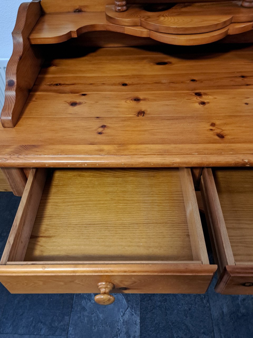 Mooie vintage, massief grenen kaptafel met opzetstuk en spiegel