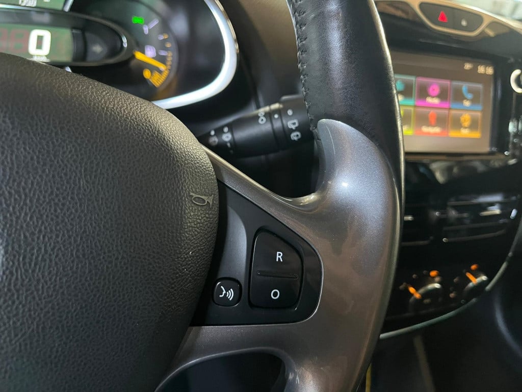 Renault Clio estate 0.9 tce night&day