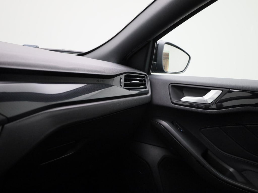 Ford Focus 1.0 ecoboost hybrid st line x business | lmv | parkeer sensoren 