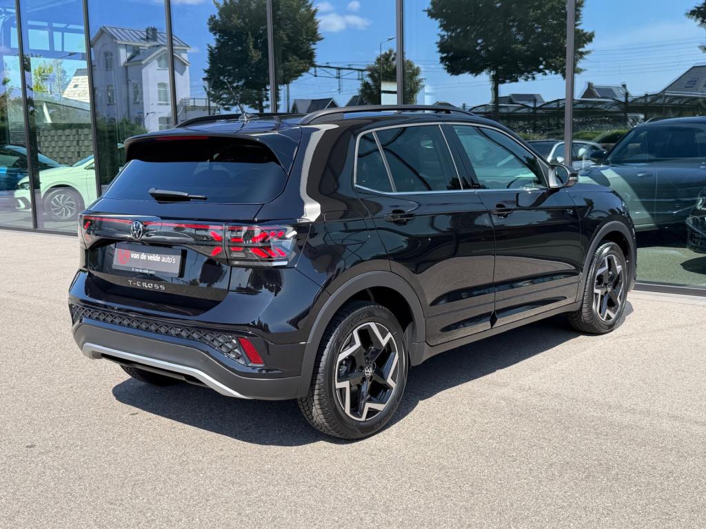 Volkswagen T-cross 1.5 tsi 150pk dsg r-line | camera | trekhaak | navi | iq