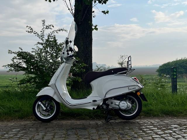 Mooie Vespa Primavera 45km Scooter