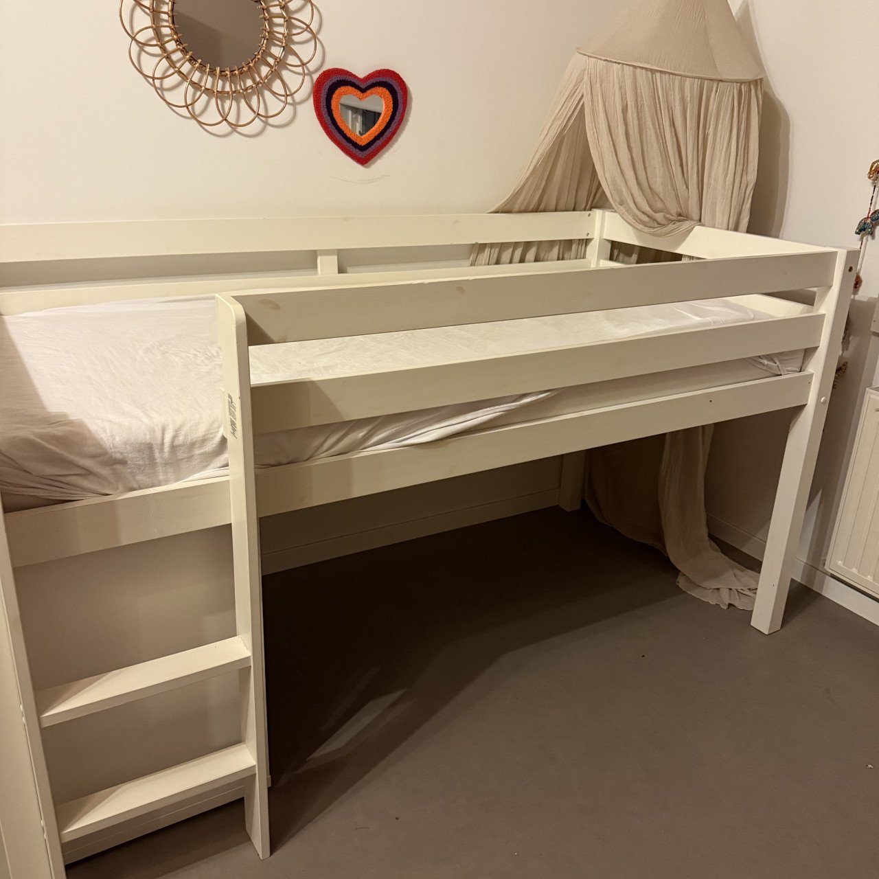 Half hoogslaper degelijk bed