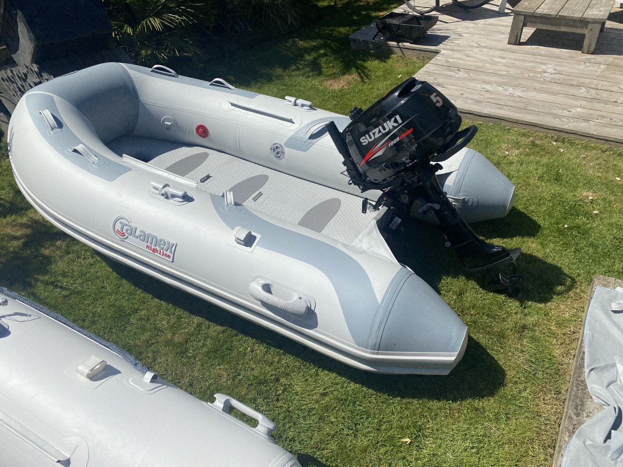 2 rubberboten met motoren, nieuwstaat!