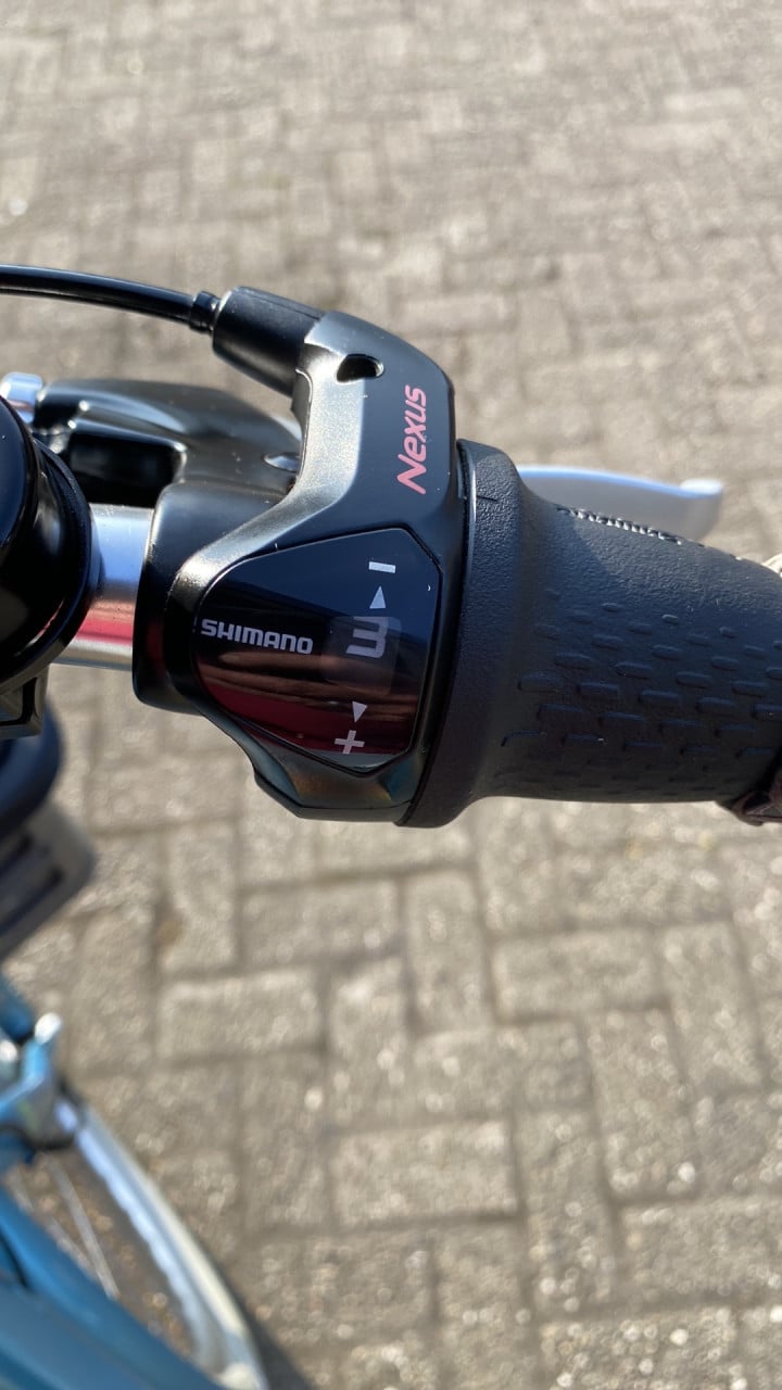 Schitterende school/ transportfiets Vogue cortina elite met krat 2 mdn oud