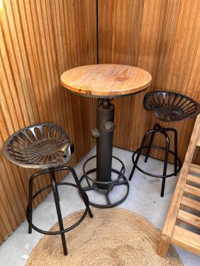 Bartafel en 2 krukken