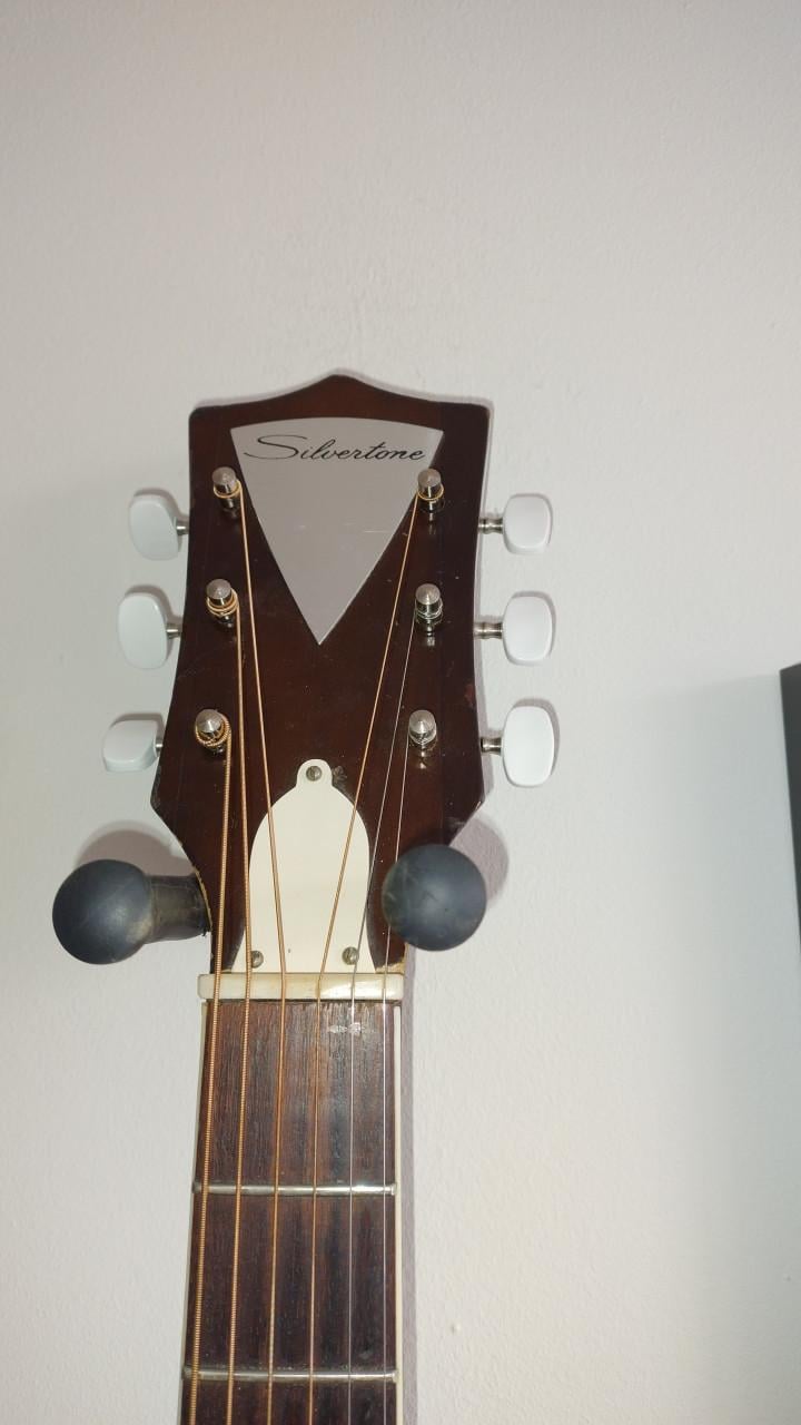 Silvertone vintage archtop ca 1964 met neck reset en Kent Armstrong pickup