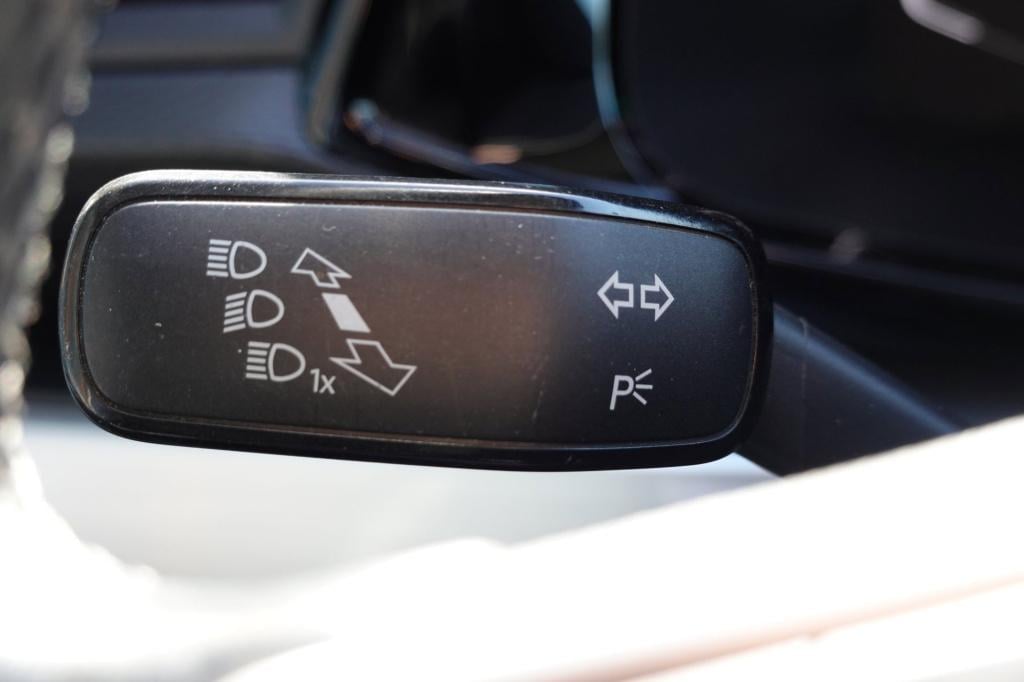 Volkswagen Transporter 2.0 tdi l2h1 30 dc 150-pk automaat bulli