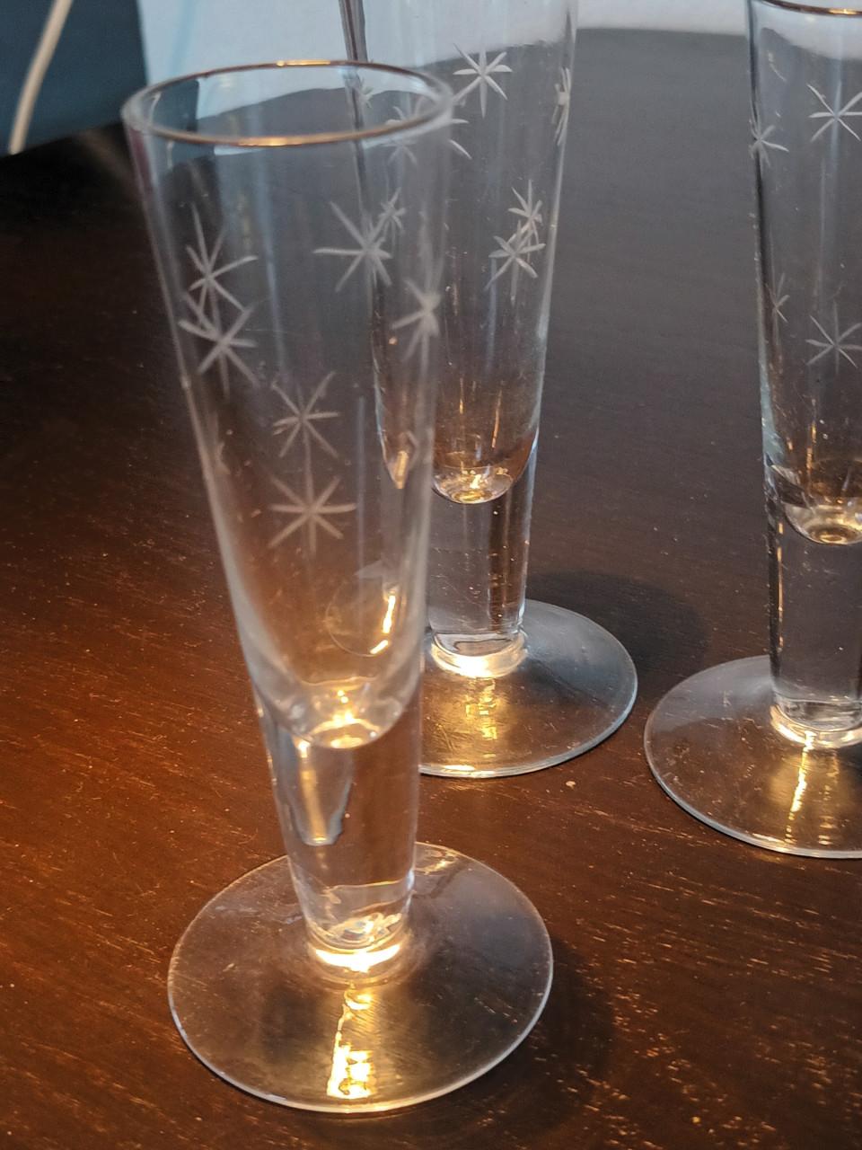 3 ANTIEKE LIKEURGLAASJES