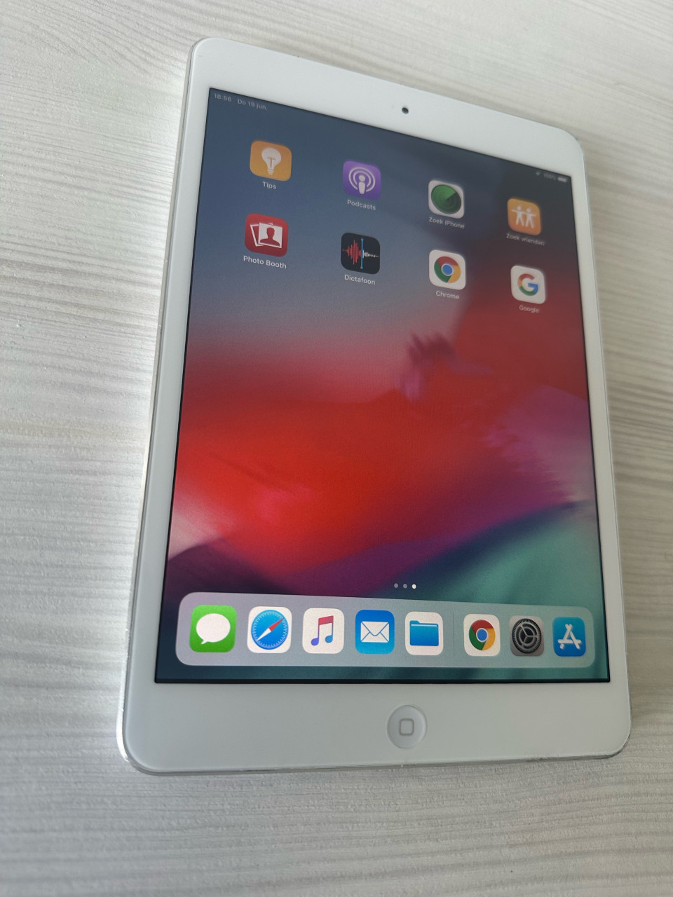 Apple iPad Mini 2.  32GB