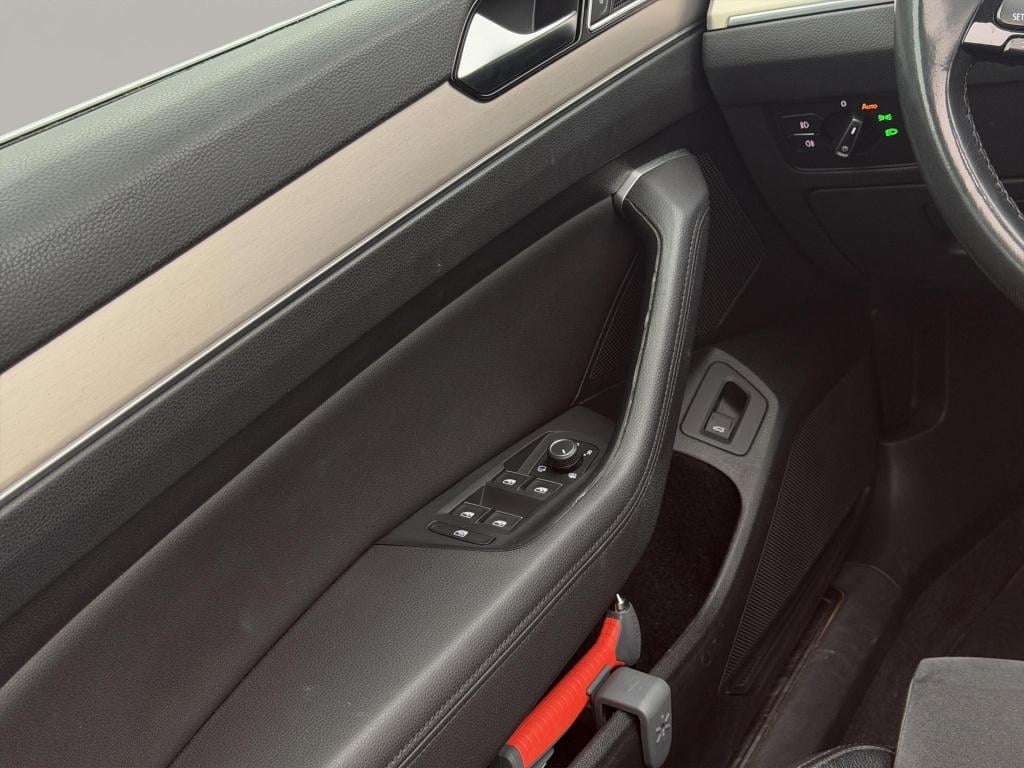 Volkswagen Passat variant 1.6 tdi highline pano led alcantara
