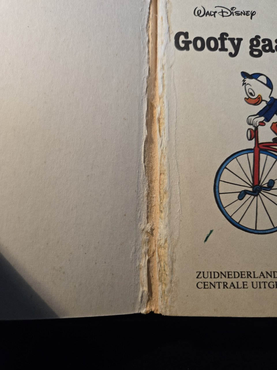 Boekje: Goofy gaat fietsen Walt Disney 1978 Kaft beetje los.