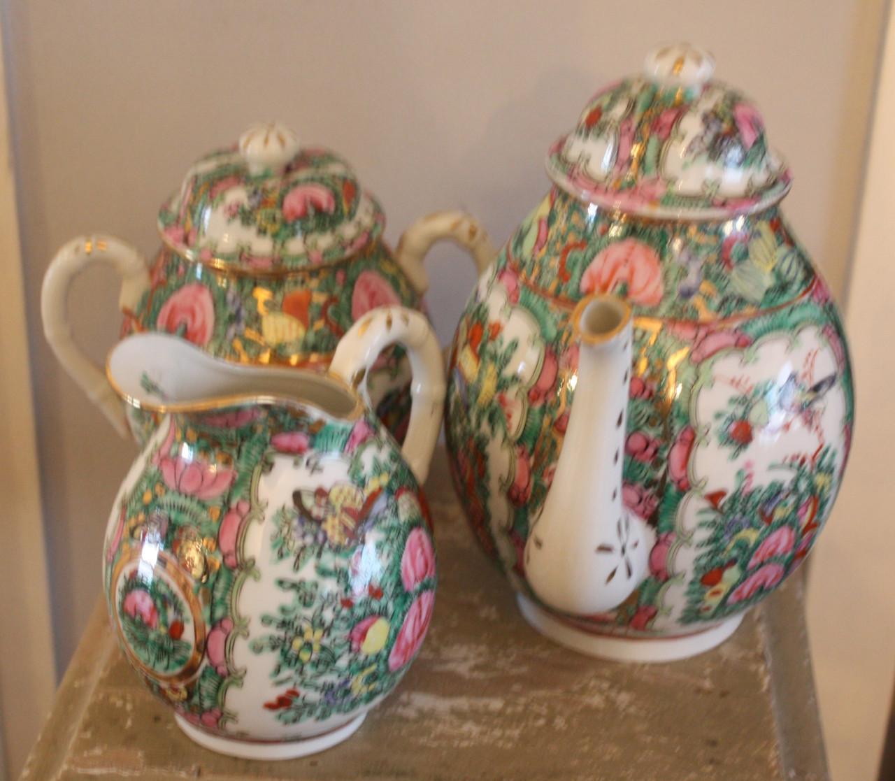 Mooi kleurrijk chinees servies onderdelen