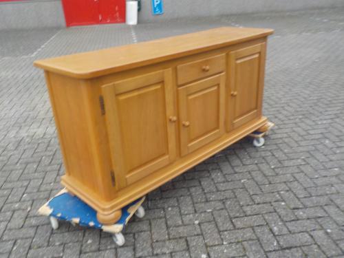Mooie kwaliteit massief blank eiken dressoir in zeer goede staat