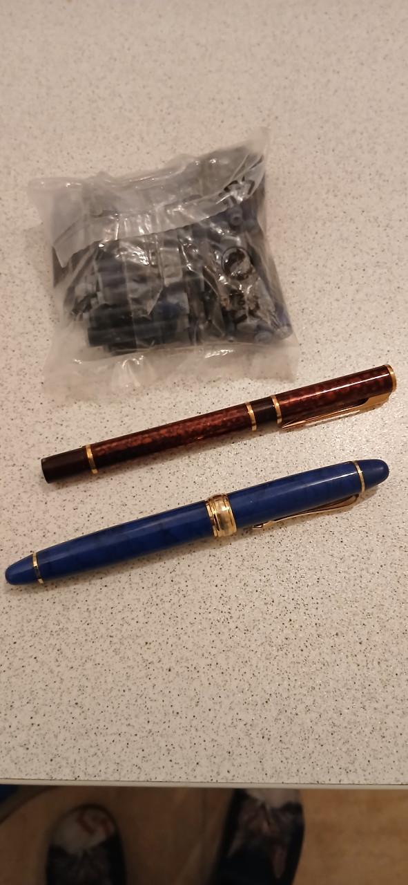 2 vulpennen met inkt patronen