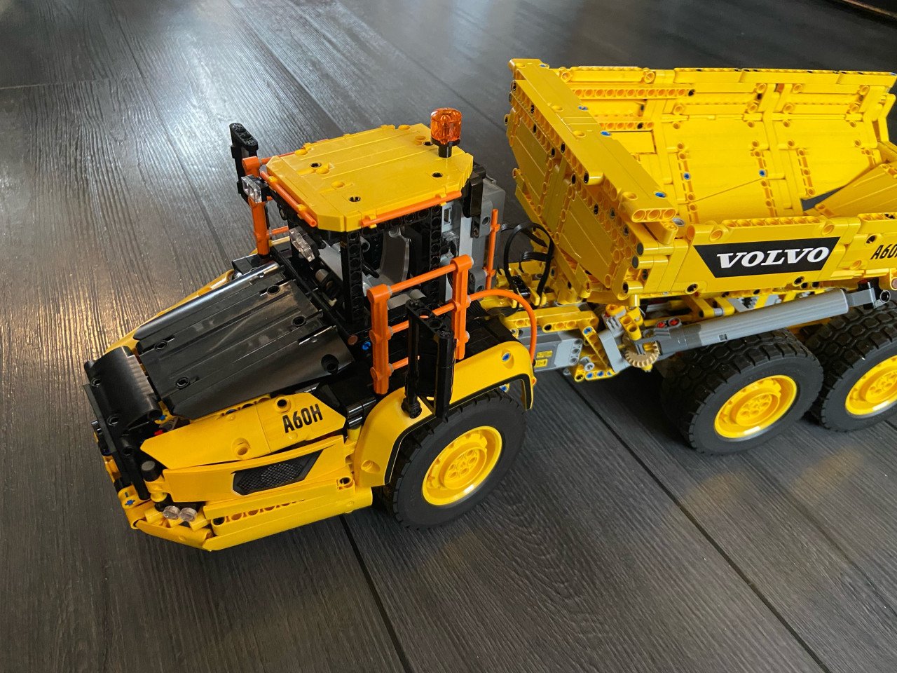 Lego Technic Volvo 42114
