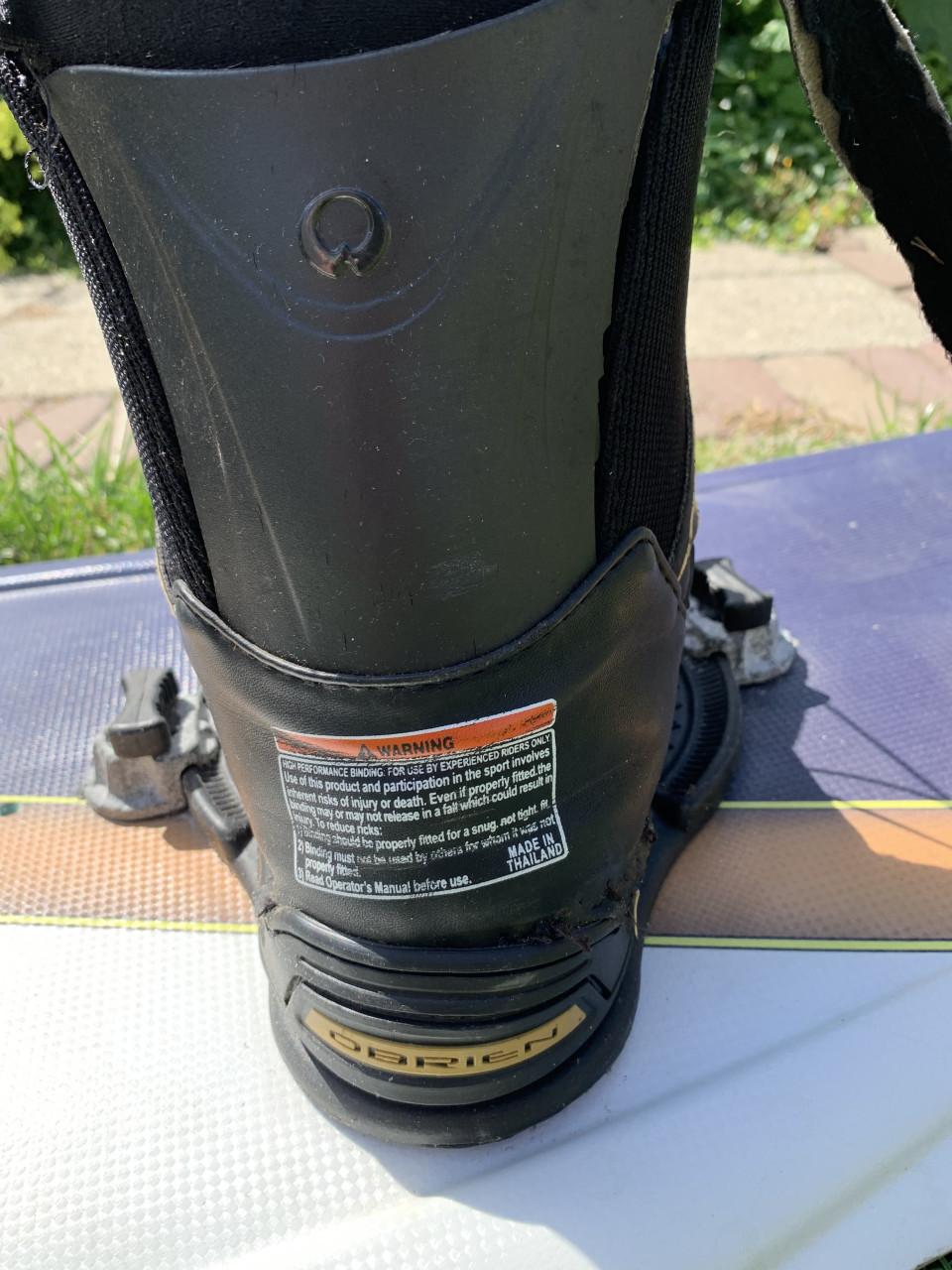 O'Brien wakeboard, model Player 138,bijpassende bindingen en een paar hands