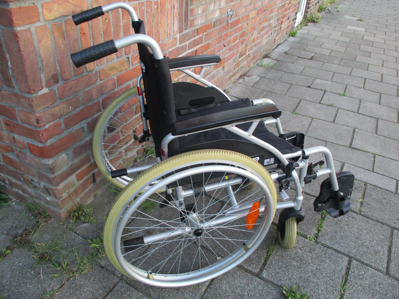 Degelijke rolstoel te koop