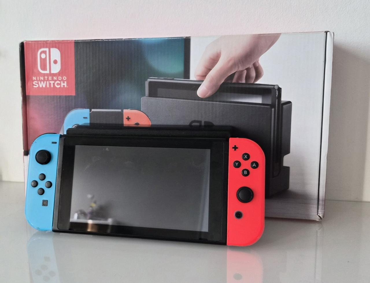 Nintendo Switch V2 - complete set