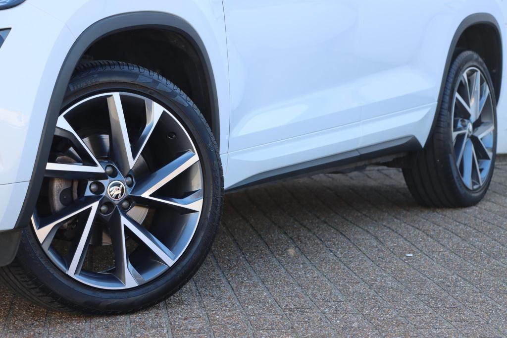 Skoda Kodiaq 1.5 tsi sportline business 150pk dsg7 7p. | pano | trekhaak | 