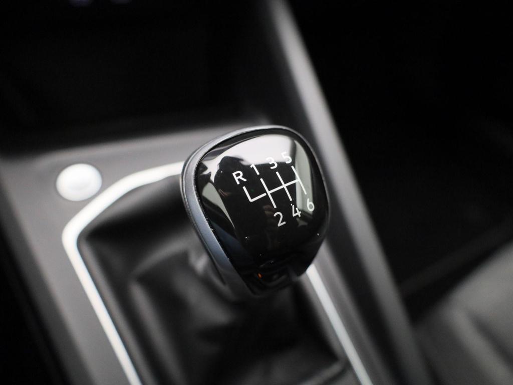 Volkswagen Golf 1.0 tsi life | navigatie | apple carplay / android auto | c