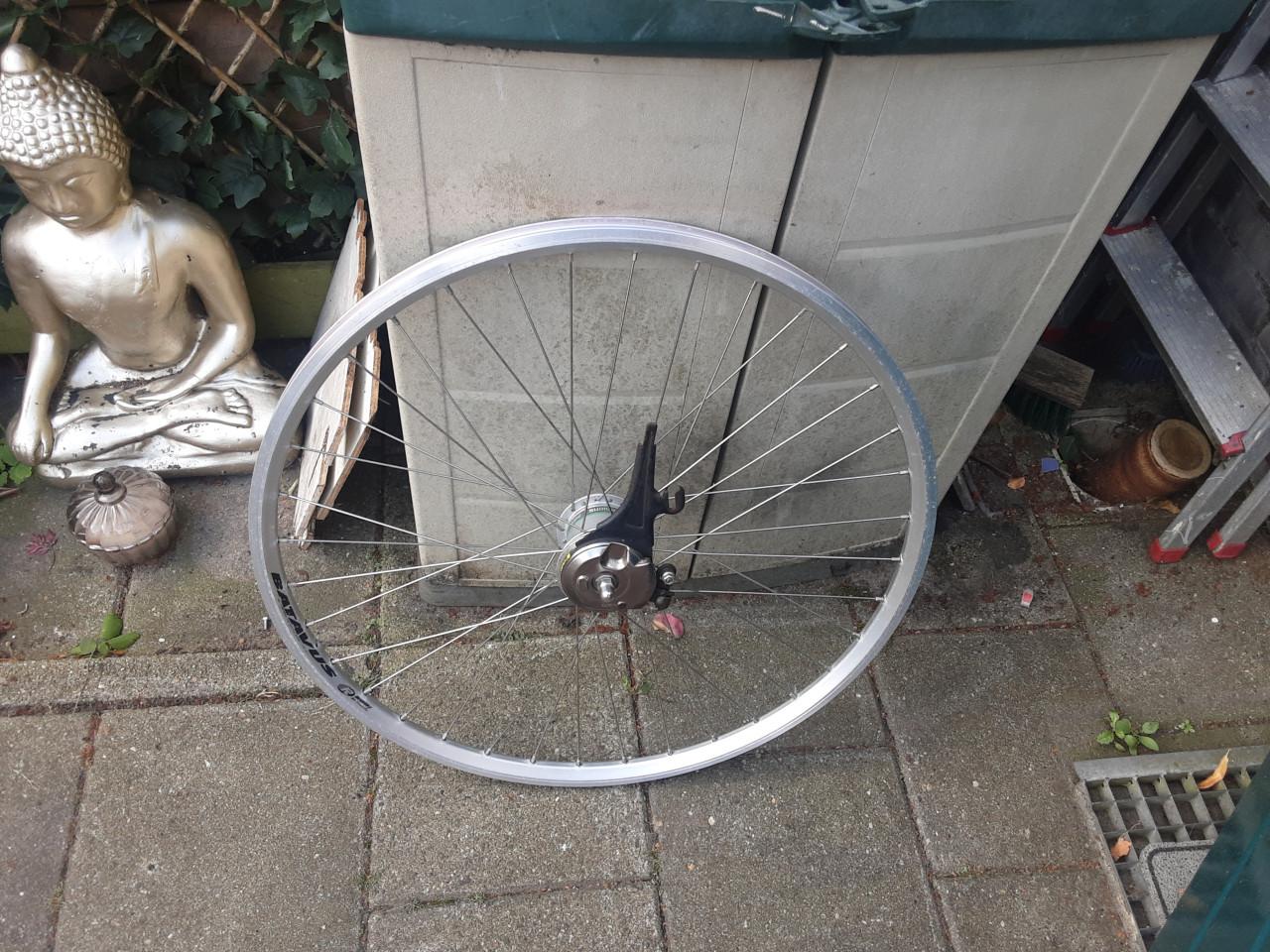 Batavus 28 inch nexus voorwiel, naafdynamo, rollerbrake rem