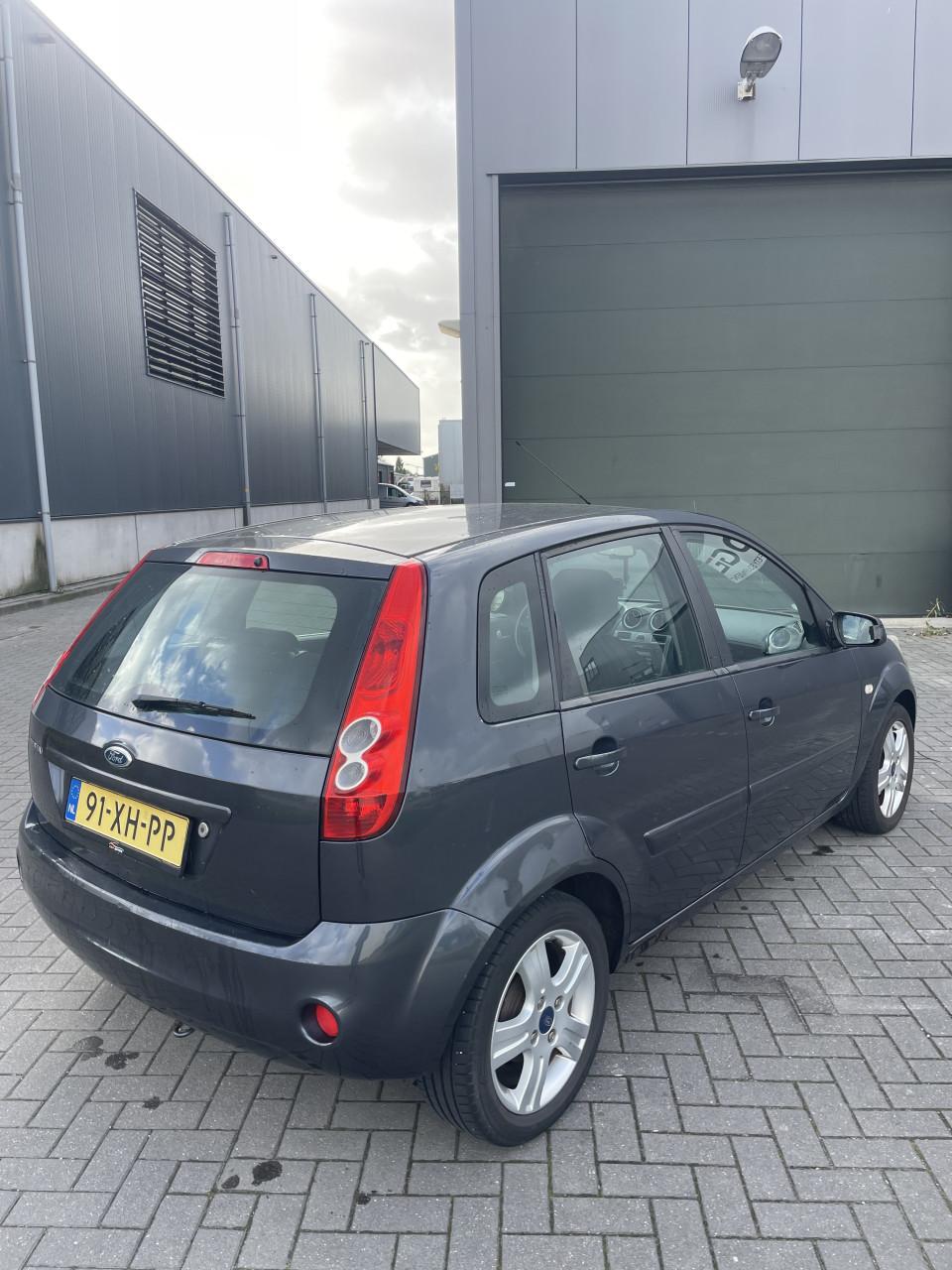 Ford Fiësta 1.3 8V 5DR 2007 Grijs | NAP