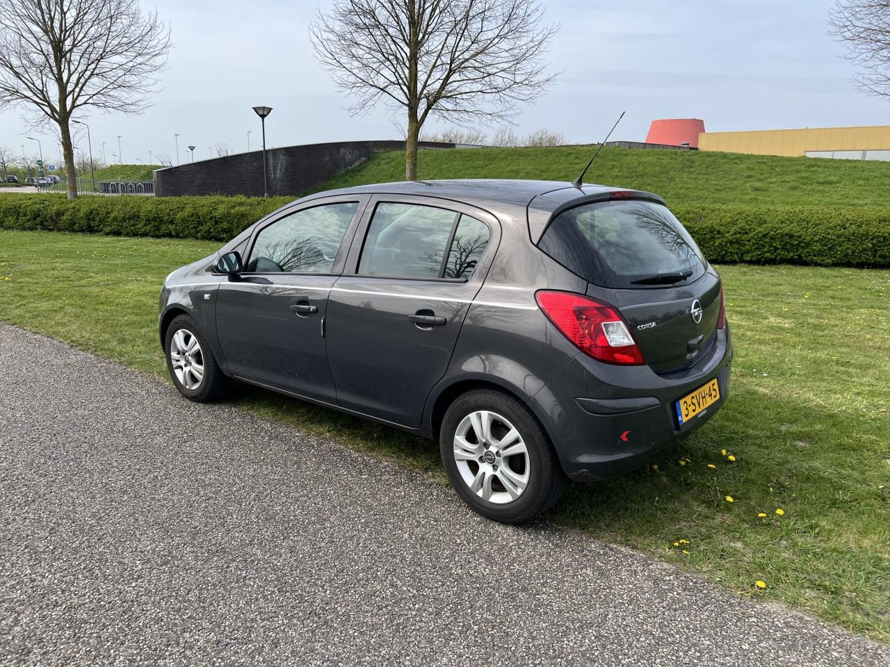 Opel Corsa Automaat uit dec 2013 met slechts 101.000 km