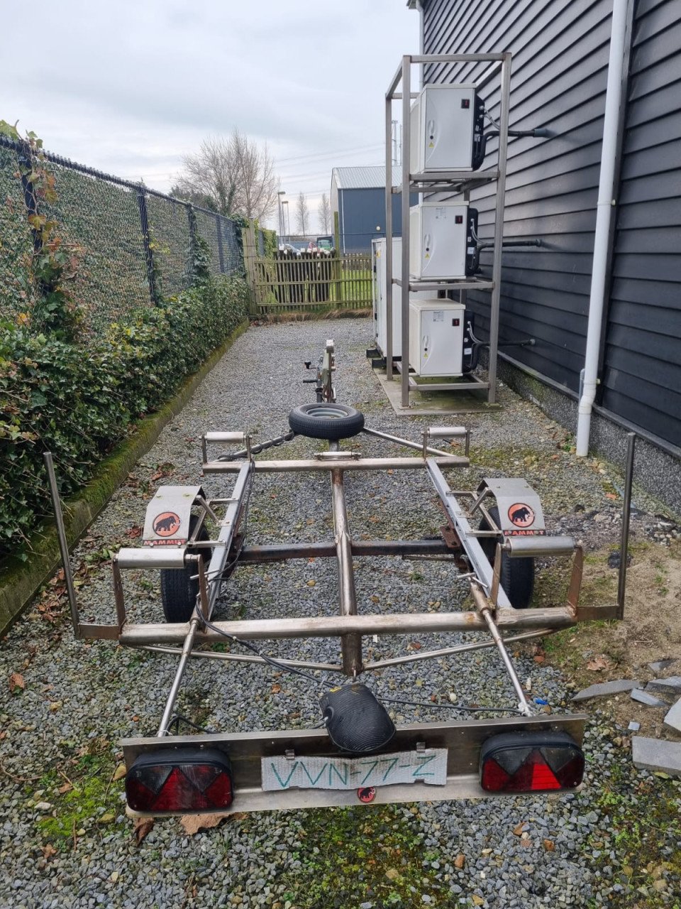 Prachtige rubberboot met een yamaha 8pk buitenboordmotor en boottrailer
