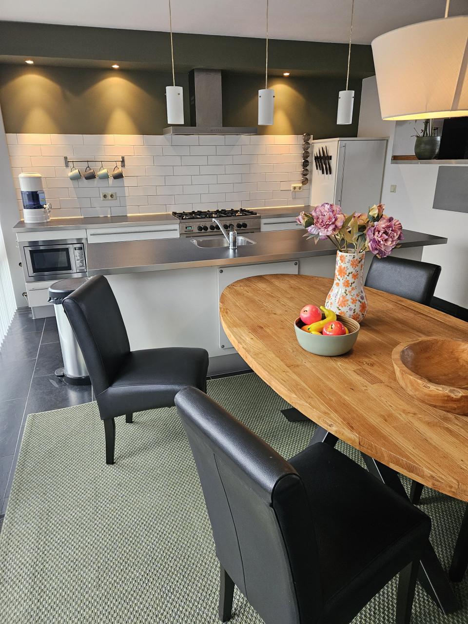 Eettafel  Mangohout 200x100 cm ovaal (wegens verhuizing)