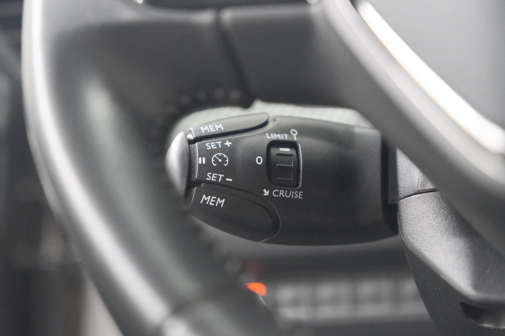 Peugeot 2008 puretech 100 allure | camera | navigatie | apple carplay | par