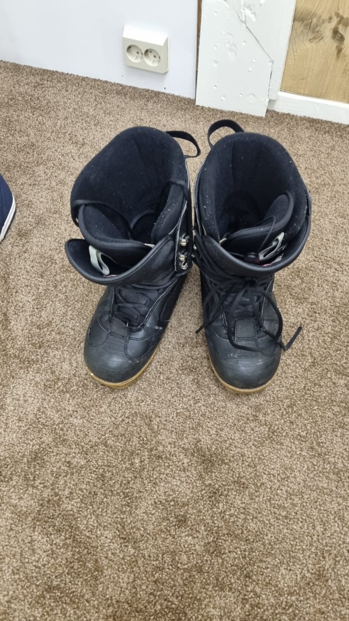 Te koop: snowboard spullen
