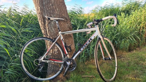 Trek 2.3 racefiets wit met rode details