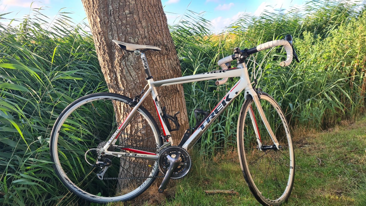 Trek 2.3 racefiets wit met rode details