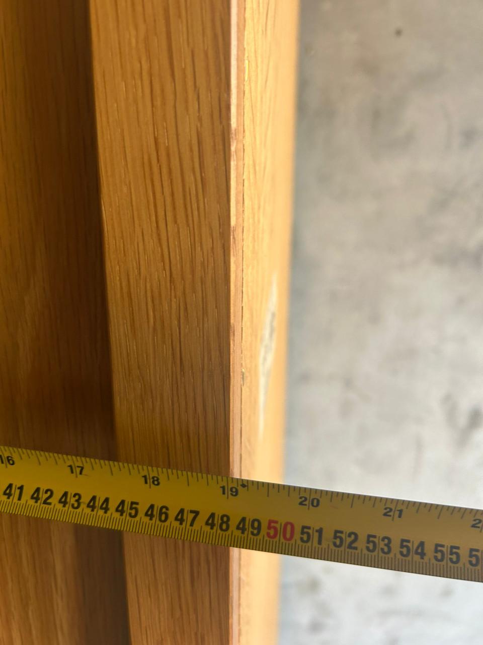 Moderne licht eiken tv meubel en vitrine kast