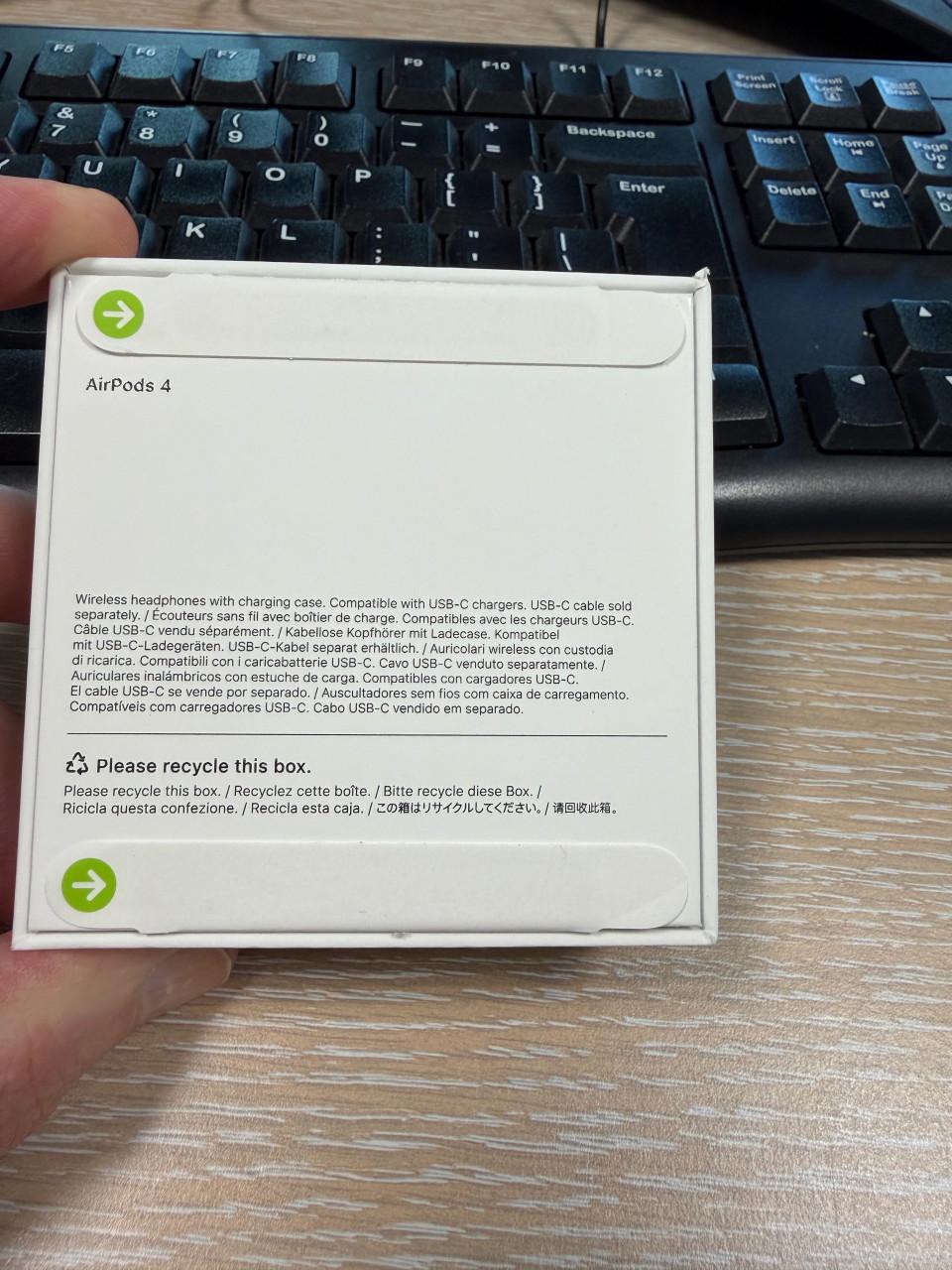 Apple AirPods 4 nieuw en ongebruikt dus