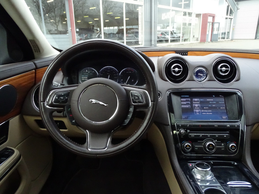 Jaguar Xj 3.0 v6d luxury | dubbel pano | 19"