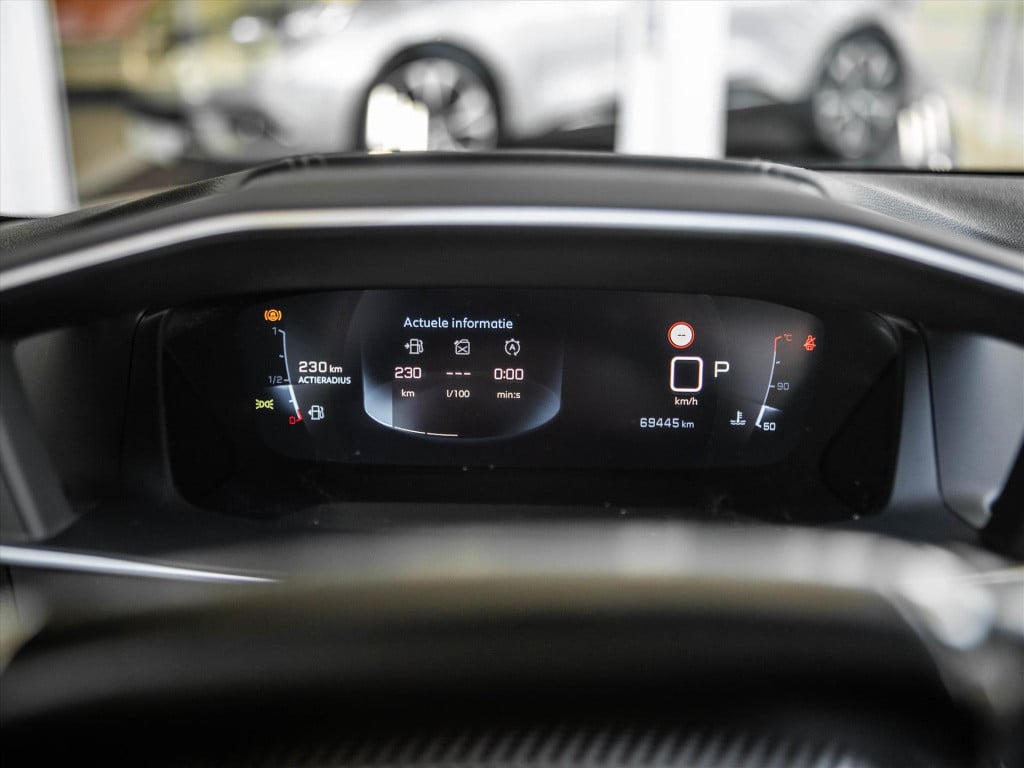 Peugeot 208 1.2 puretech 100pk gt-line automaat | panoramadak | navigatie |