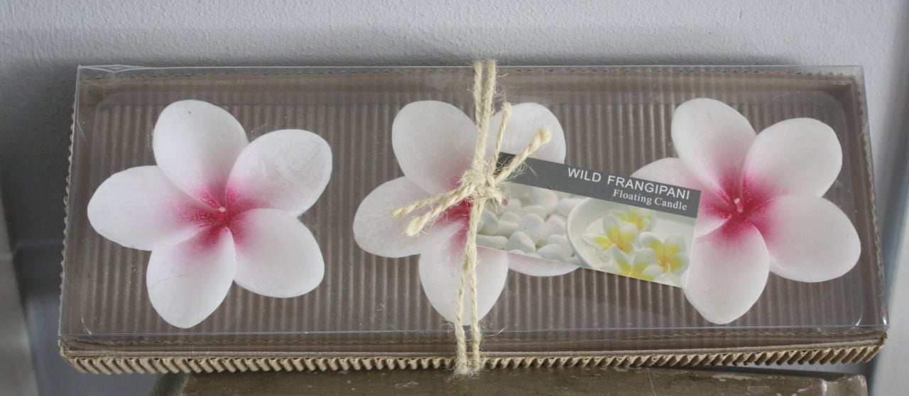 Nieuw in verpakking wild frangipani kaarsen drijfkaarsen