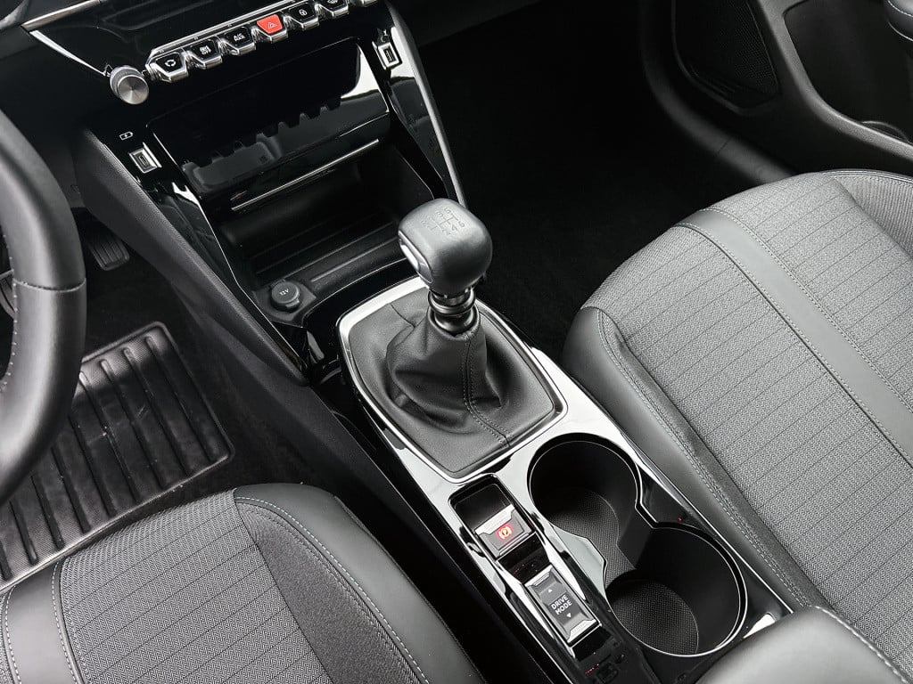 Peugeot 208 100pk allure | rijklaar | camera | icockpit | navigatie |