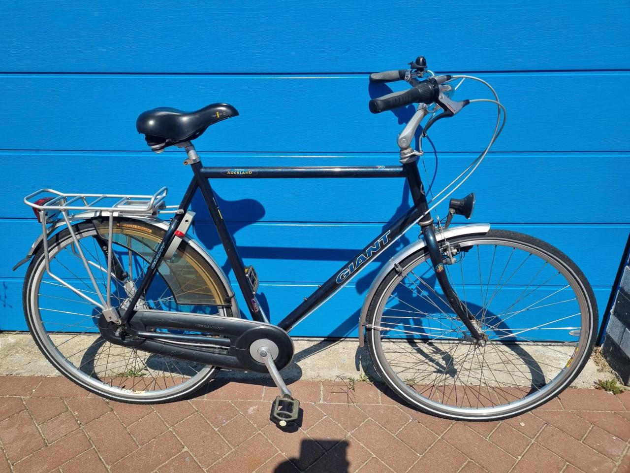 2 x Trimfiets / Race-fiets GIANT XL 60cm op wegbandjes.....28 inch..