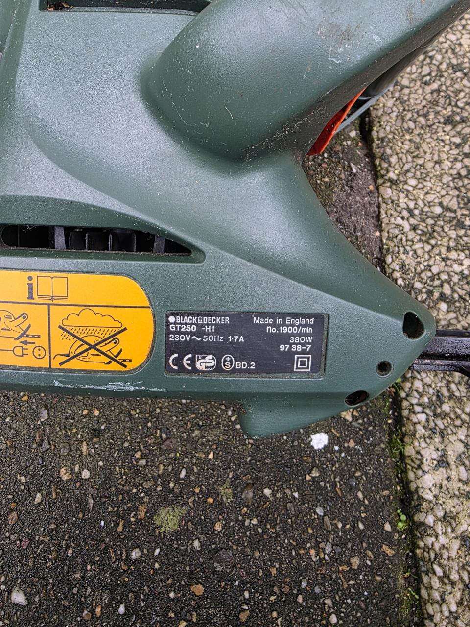 Heggenschaar merk BLACK-DECKER -220V-380W-1900/min