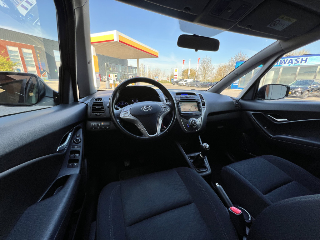 Hyundai Ix20 1.4i go! - camera | nav | radio | bluet. | cruise c.