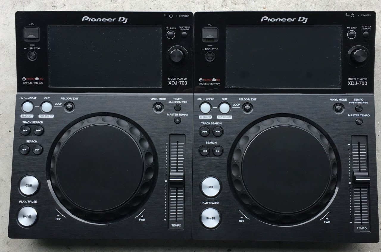 2 x Pioneer XDJ 700 tabletop usb mediaspeler samen 1075 euro