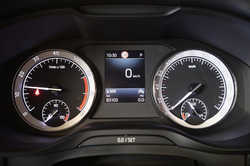 Skoda Kodiaq 1.5 tsi business edition nl auto, trekhaak, stoel en stuur ver