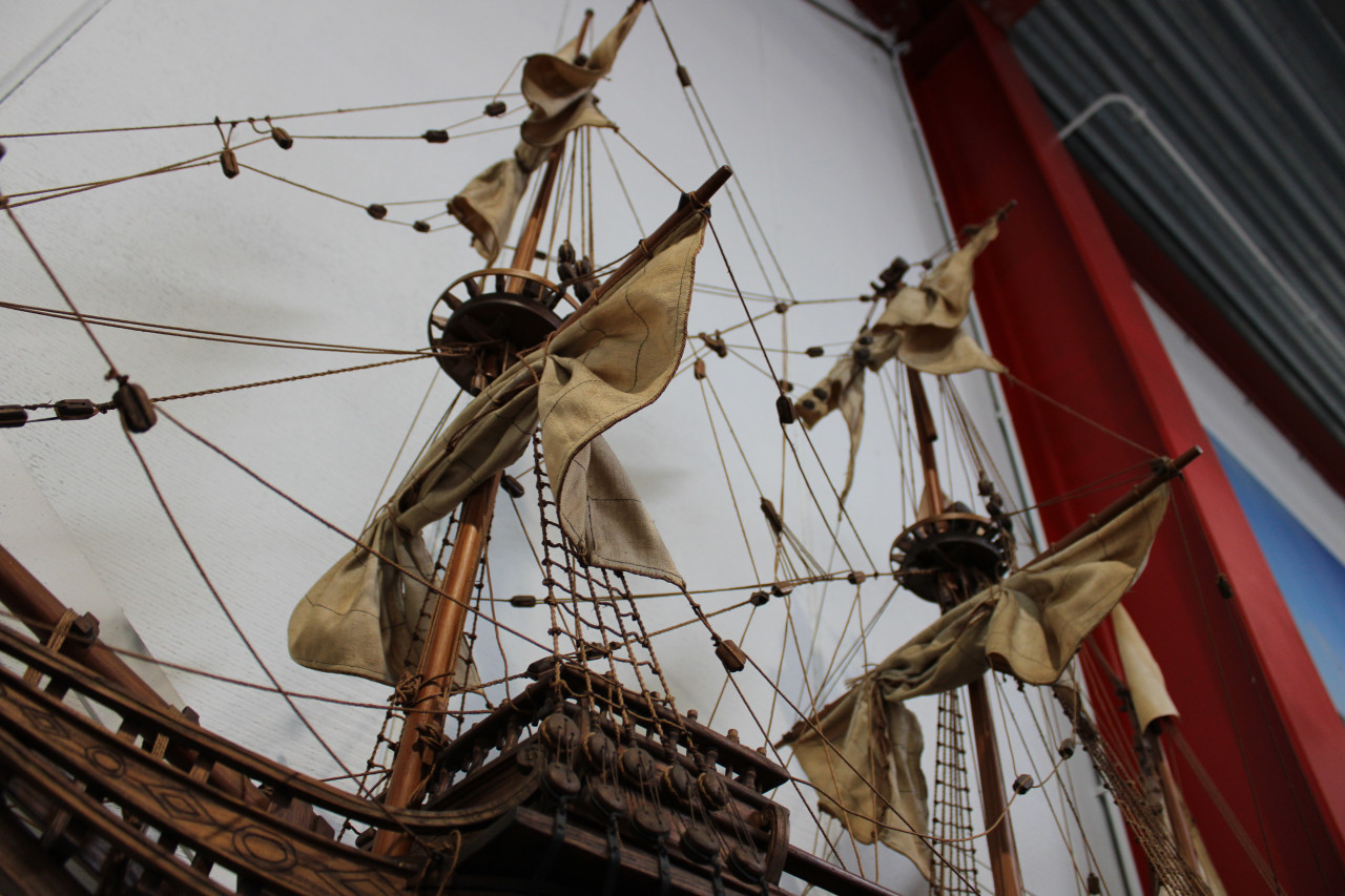 Zelfgebouwd VOC modelschip De Halve Maen