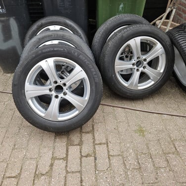 Mercedes E klasse (w213) velgen met banden