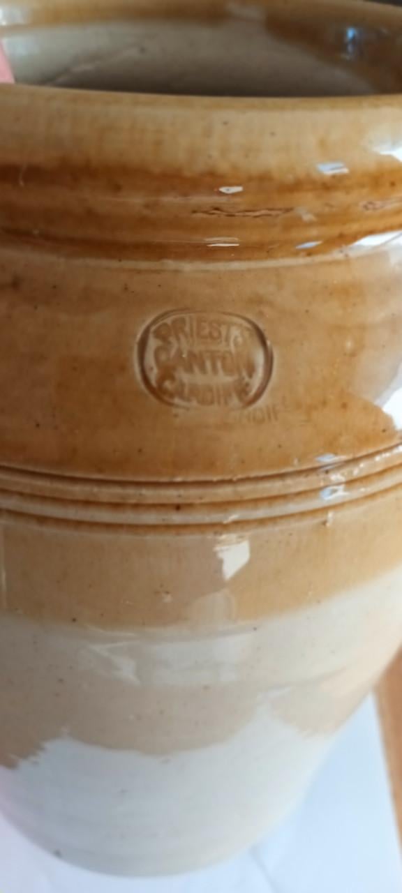 Antieke tweekleurige (voorraad)pot, gemerkt