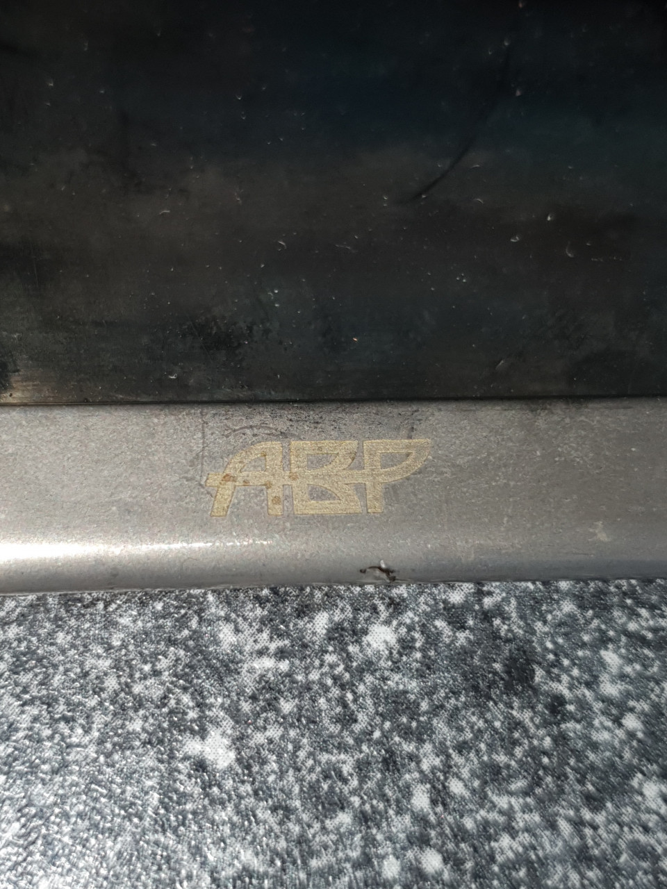 Heel mooie antieke visitekaartjes doos( gemerkt ABP)in goede staat..bieden!