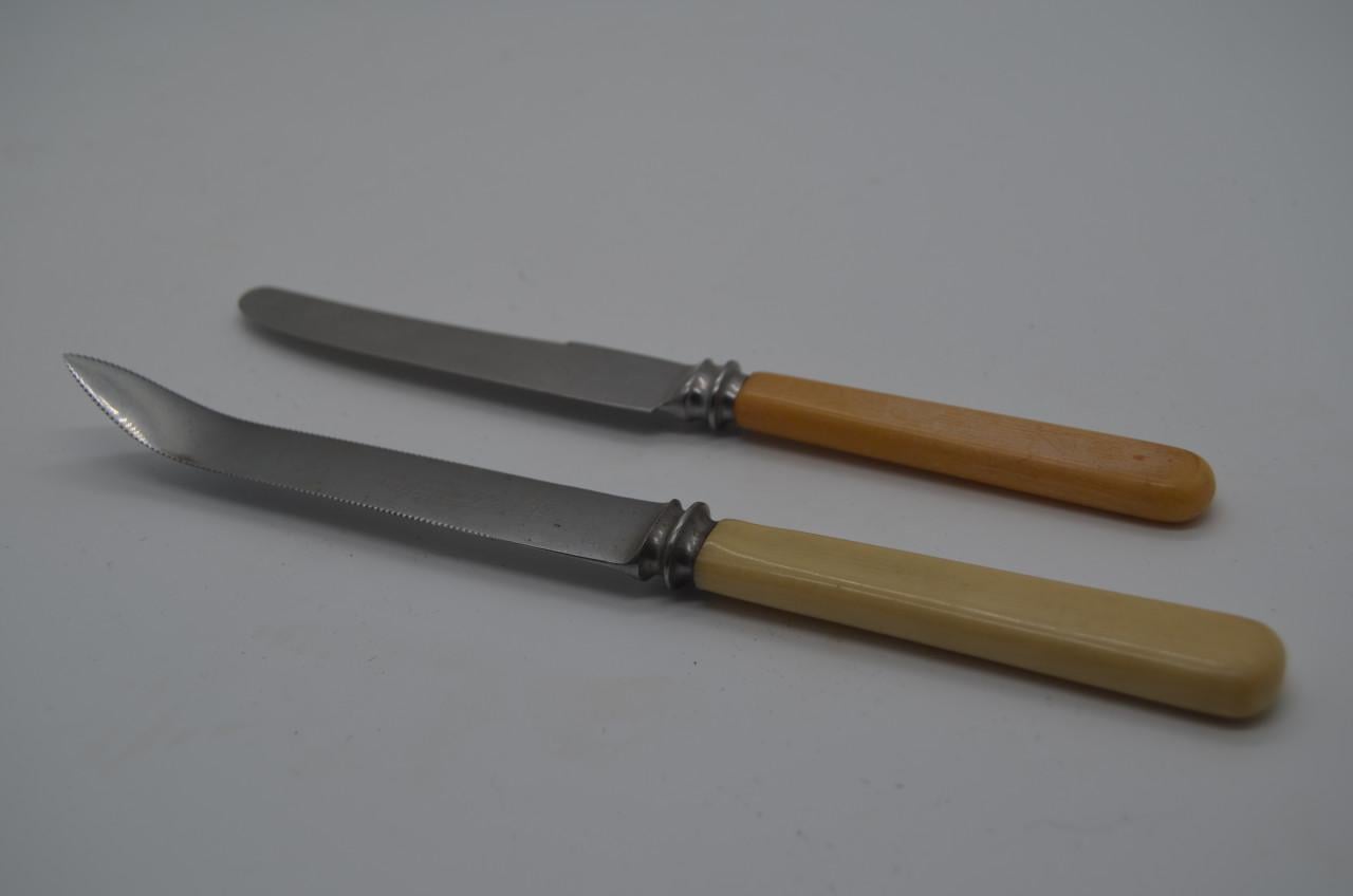 2 Kleine (fruit)mesjes Sheffield bakelieten handvat